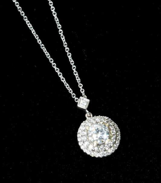 18kt Gold Diamond lab grown center .60 cts Pendant Necklace